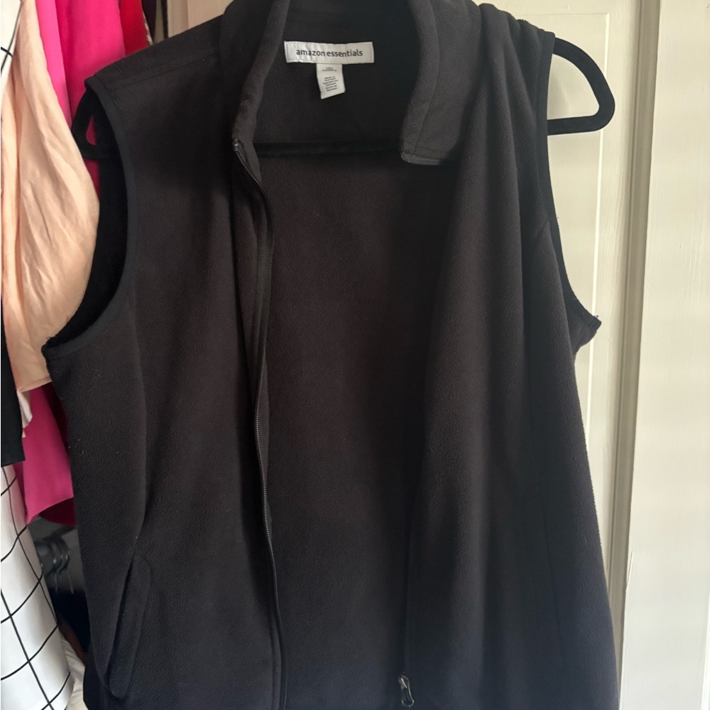 Amazon Essentials Black Fleece Vest